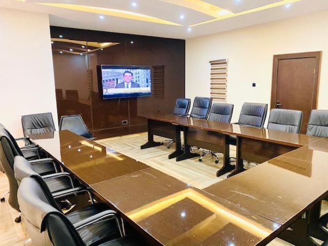 Mayfair Hotel Maitama Абуджа Экстерьер фото