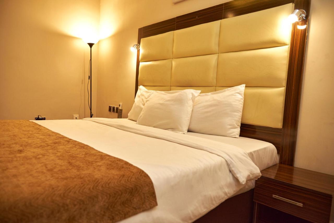 Mayfair Hotel Maitama Абуджа Экстерьер фото