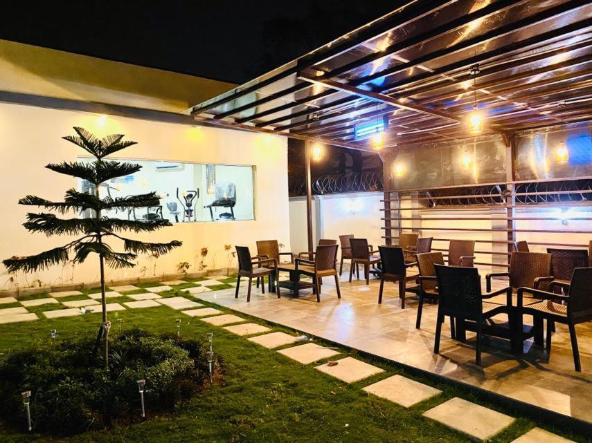 Mayfair Hotel Maitama Абуджа Экстерьер фото