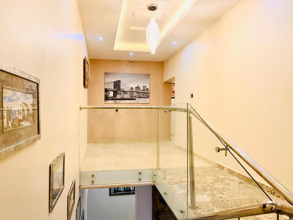 Mayfair Hotel Maitama Абуджа Экстерьер фото